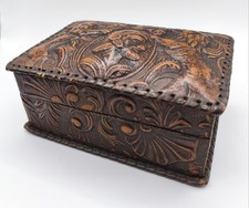 Geprägter Leder/ Holz