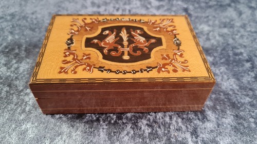 Schatulle aus holz - aus,